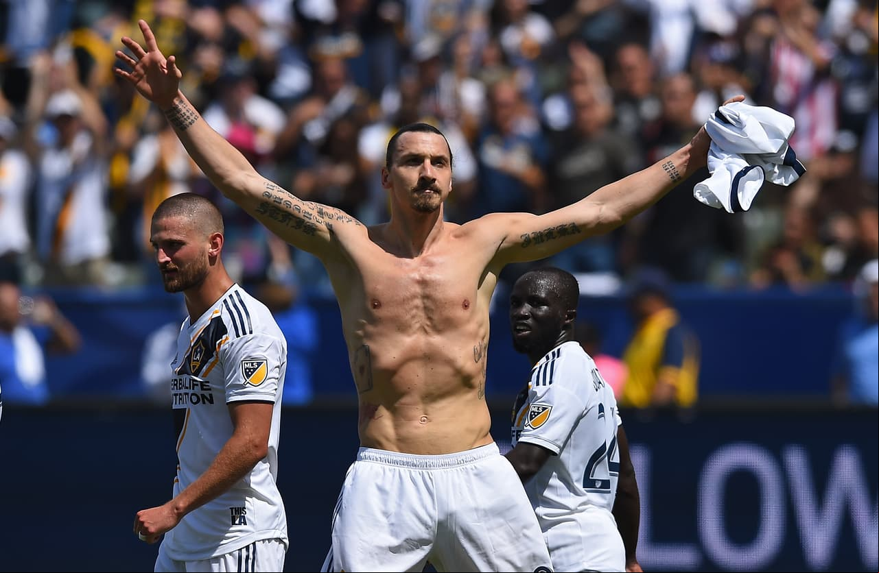 “Me quedo si sustituyen la Torre Eiffel por una estatua mía”, fue lo que propuso para continuar en el PSG
<b>.</b>