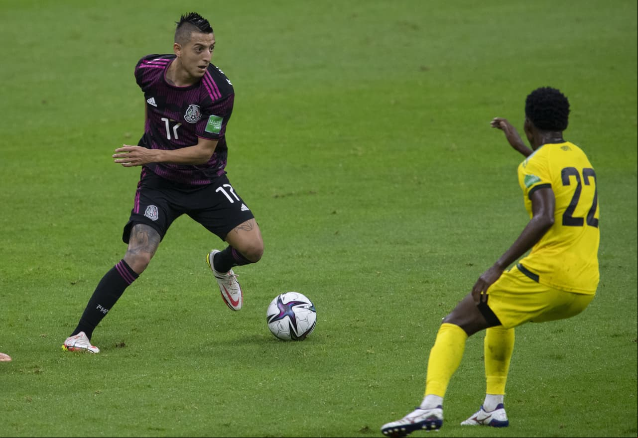 Las anotaciones de Alexis Vega y de Henry Martin hacen que México arranque el hexagonal con el pie derecho al vencer 2-1 a Jamaica.