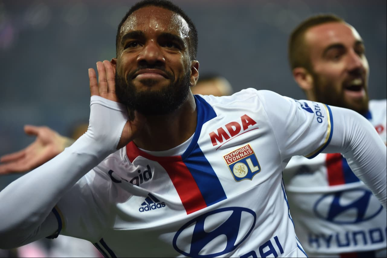 Olympique de Lyon rechazó oferta del Arsenal por Lacazette de $38.4 millones