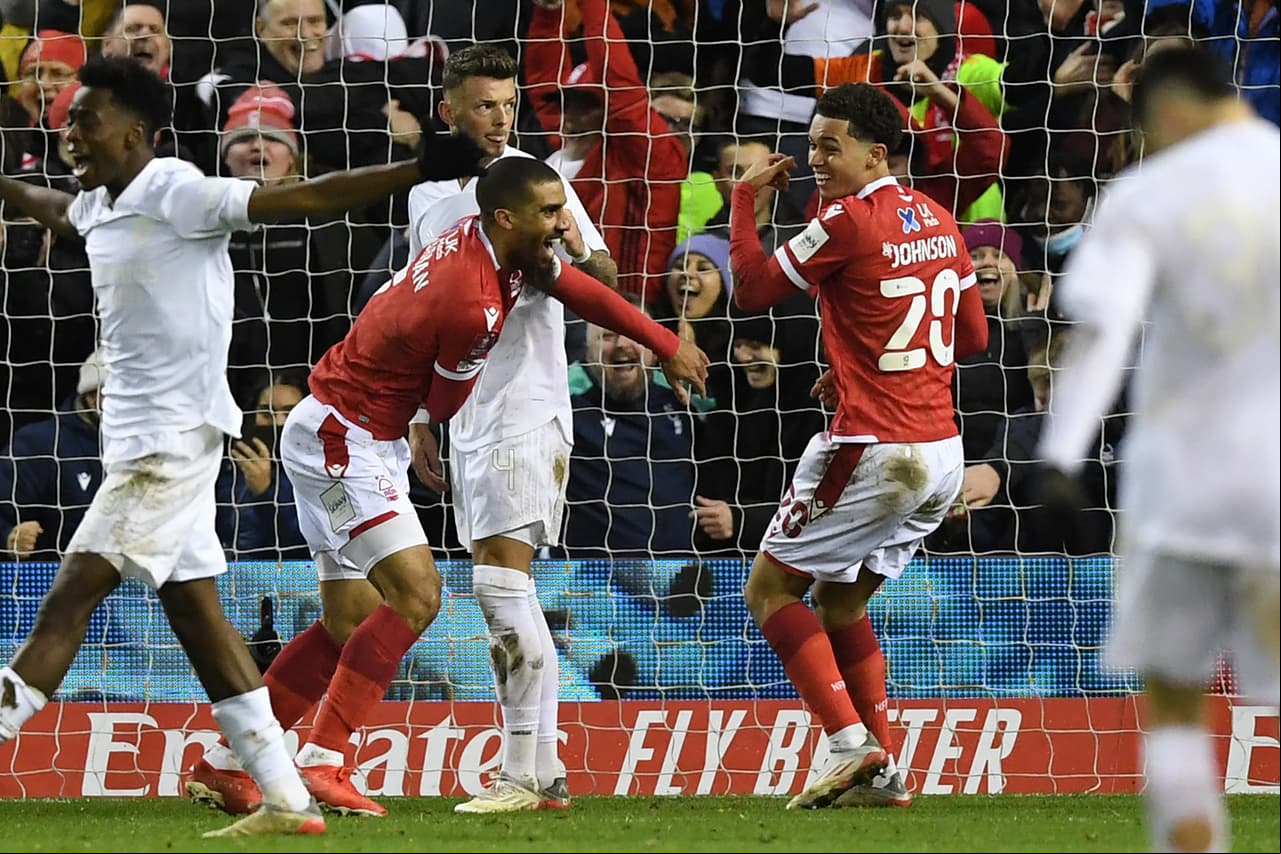 Nottingham Forest le saca el partido al Arsenal al minuto 83' con anotación de Lewis Grabban, y así consigue avanzar a la siguiente ronda de la Copa de la Liga Inglesa.