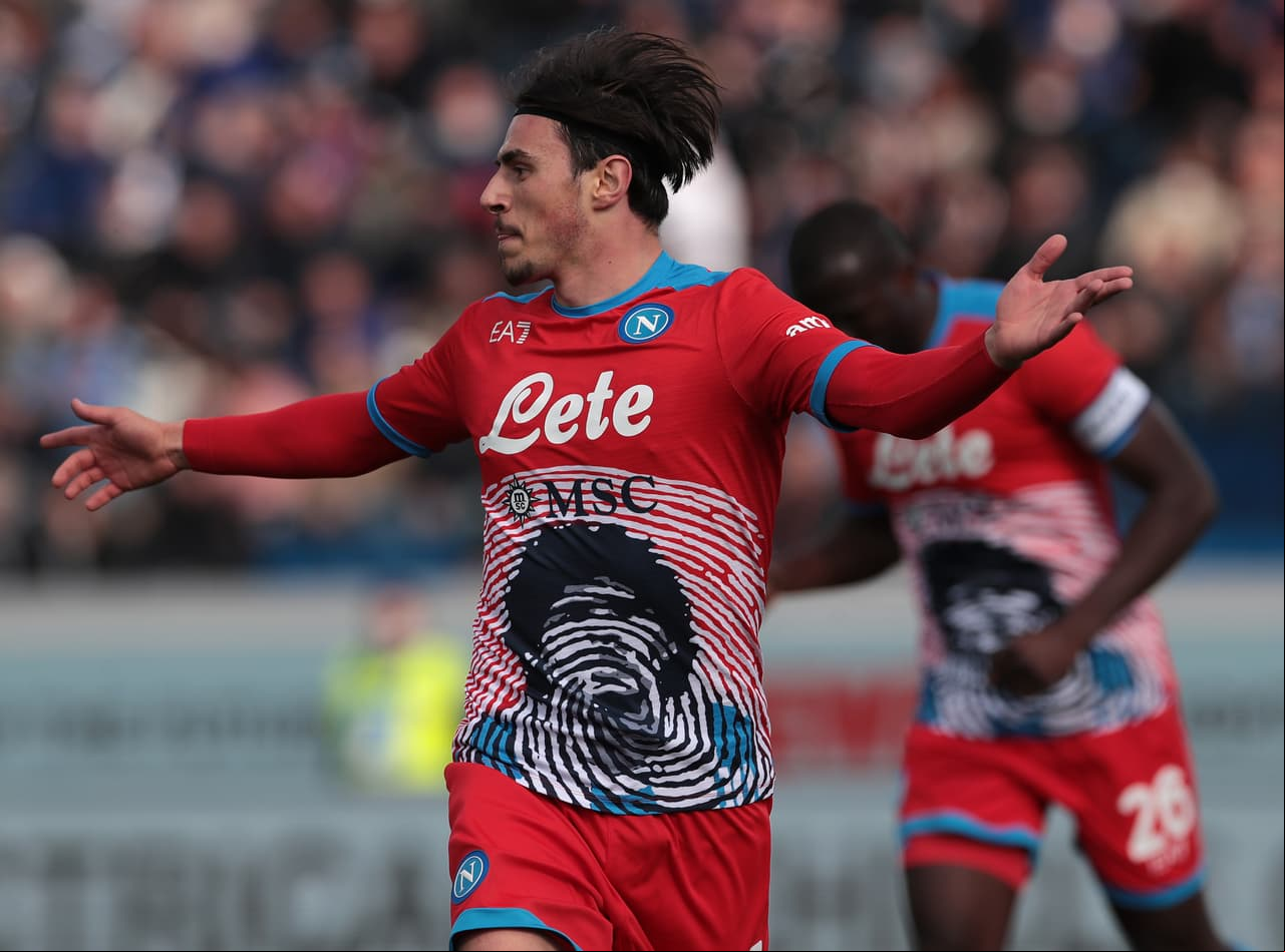 Napoli venció al Atalanta con goles de Lorenzo Insigne, Matteo Politano, Eljif Elmas, quien anotó tras recibir el balón de Hirving Lozano.