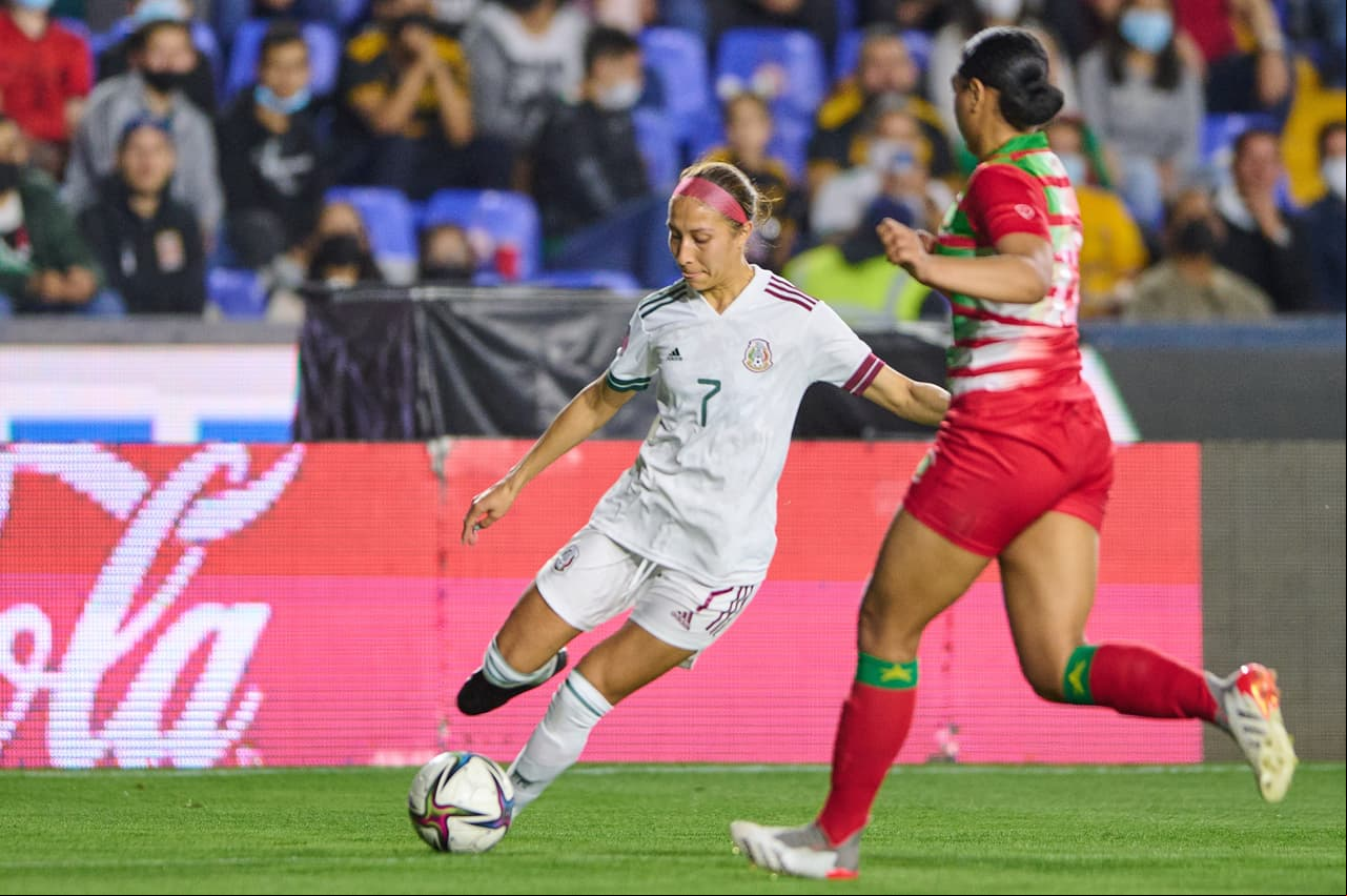 Arranca la jornada dos del premundial femenil y México arrolla 9-0 a la selección de Surinam.