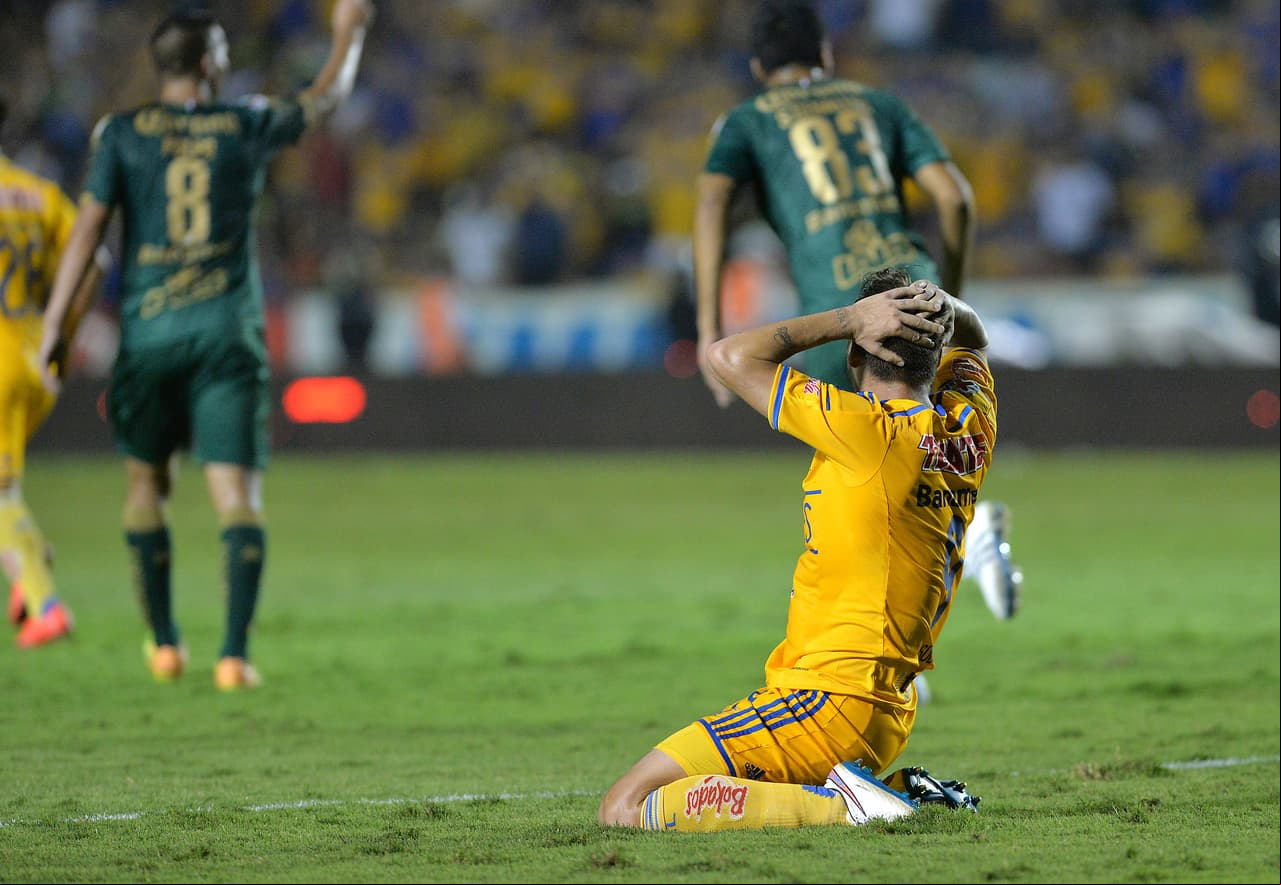 En el Clausura 2015, Tigres lo volvió a hacer. Luego de una temporada regular finalizada en la cima, se quedó eliminado en cuartos de final por Santos Laguna.