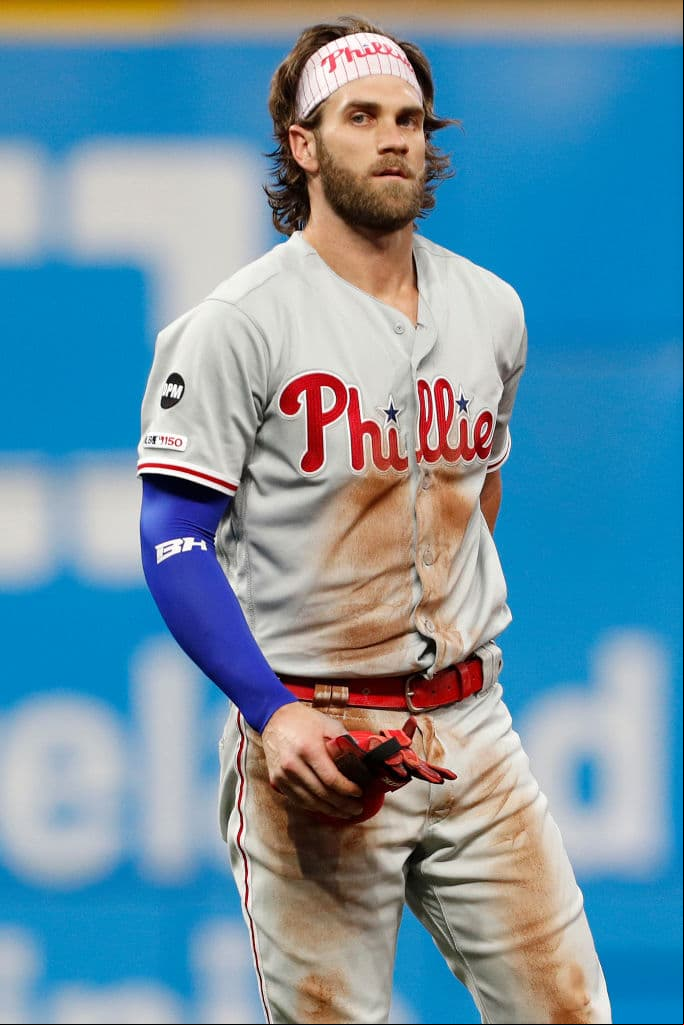 A partir de ahí, todo es para el béisbol que sin duda tiene los mejores contratos en el deporte. 
<b>Bryce Harper</b> firmó en 2019 por 13 años con los Philies de Philadelphia a cambio de $330 millones de dólares.