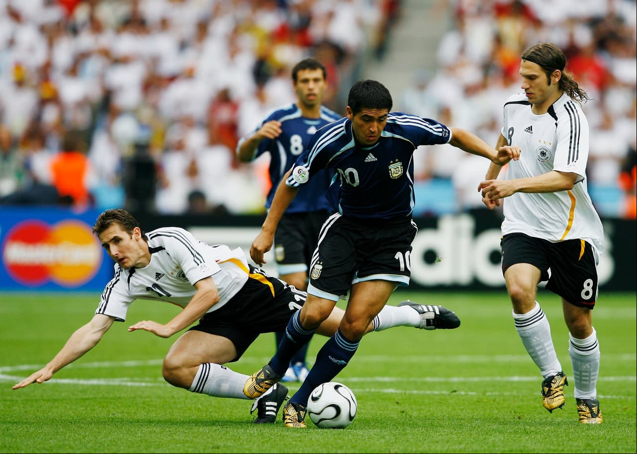 Riquelme nunca brilló cuando su equipo lo necesitó en las finales de Copa América en 2003 y 2007 ni en el Mundial de 2002 ni en 2006 para superar los cuartos de final.