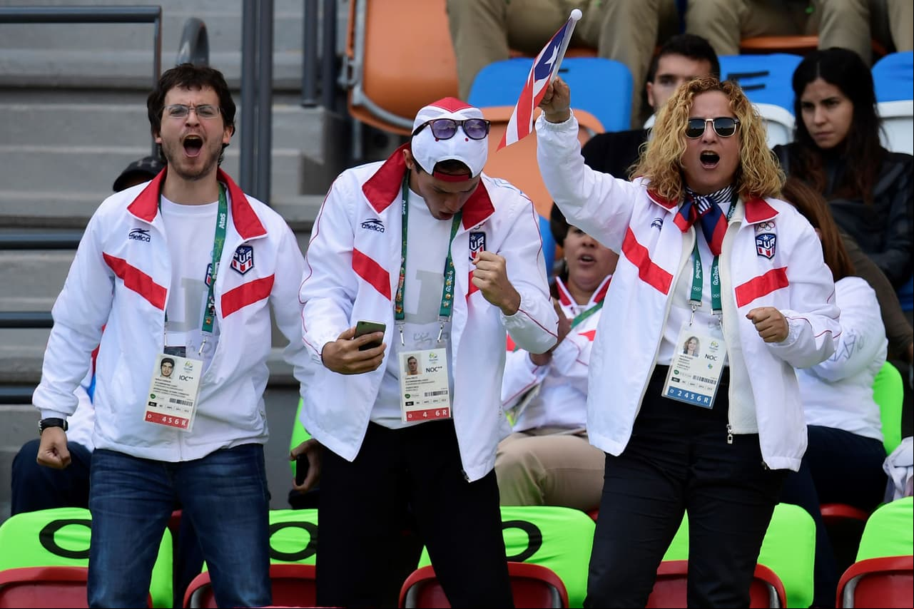 En las tribunas se escuchaba "Monica, Monica" lo que le valió a la boricua salir con determinación al parcial decisivo.