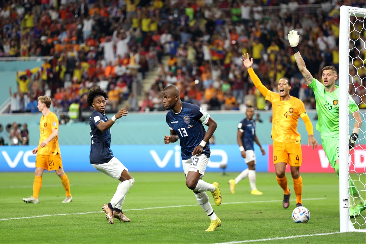 Países Bajos y Ecuador empataron 1-1 en la segunda jornada del Grupo A del Mundial Qatar 2022; Cody Gakpo abrió el marcador al minuto 6 y Enner Valencia lo igualó al 49’.
