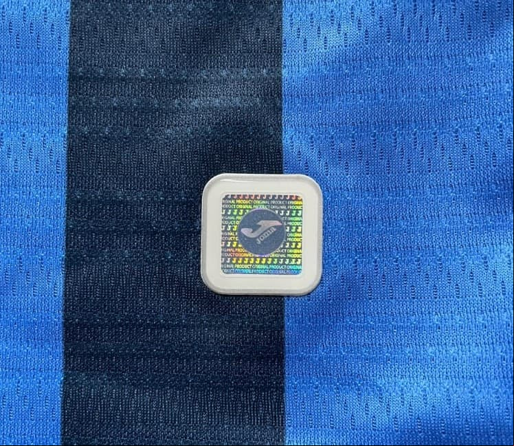 Cruz Azul se lució con esta playera, pues hace un guiño a su campeonato colocando su estrella arriba del escudo.