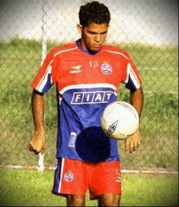 En el club brasileño ganó una Copa do Nordeste en 2002.