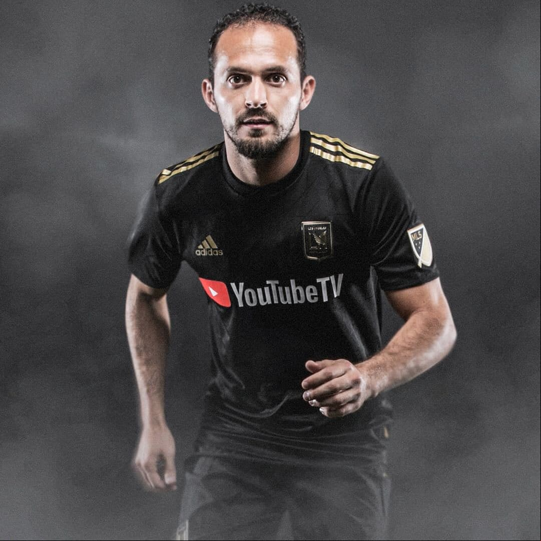 El Costarricense Marco Ureña en el uniforme principal de LAFC