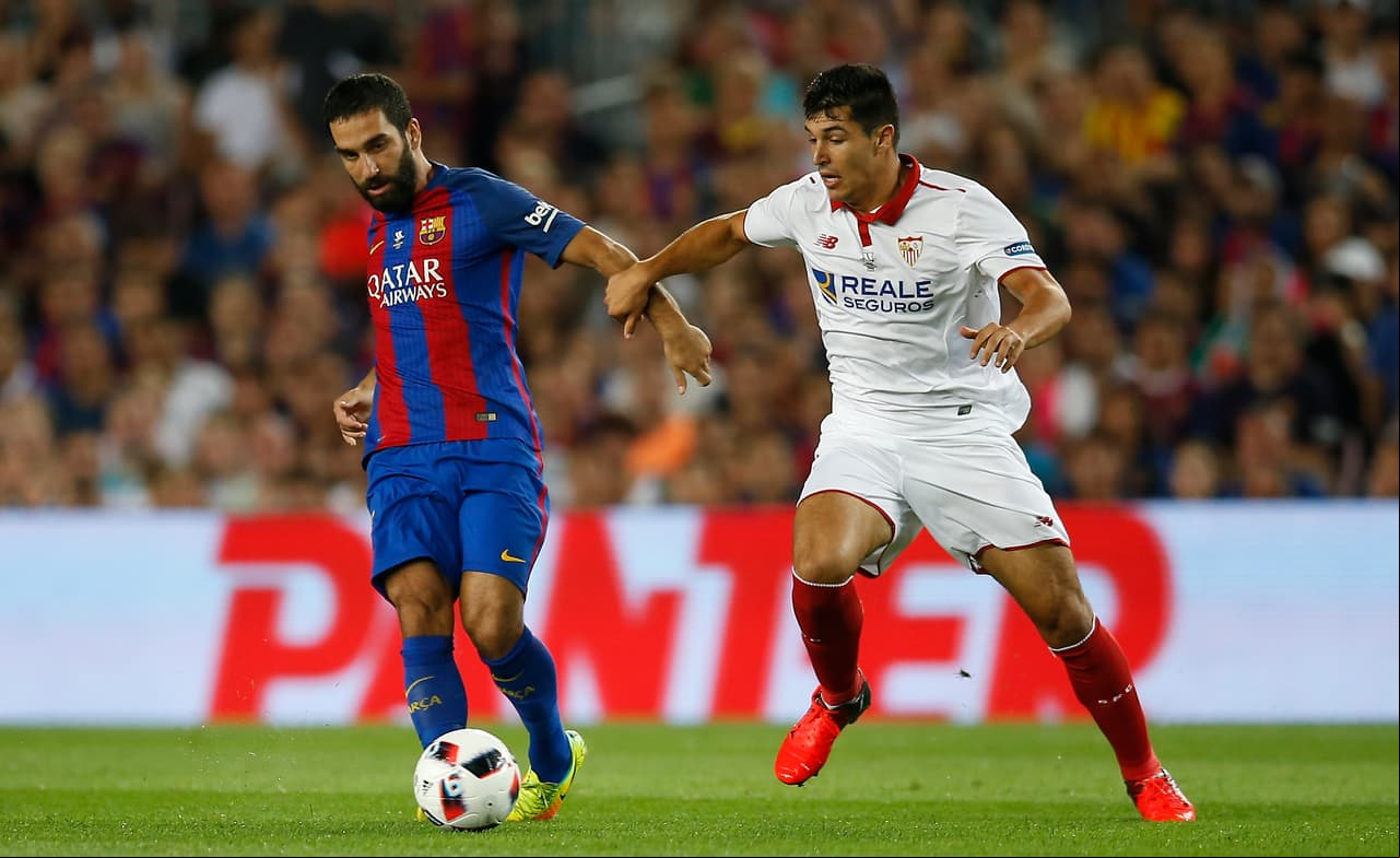 El lateral francés Benoit Tremoulinas, de 32 años, tuvo una muy buena etapa con Sevilla, pero salió de allí luego de finalizar su contrato en mayo de 2017 sin llegar a un nuevo equipo.