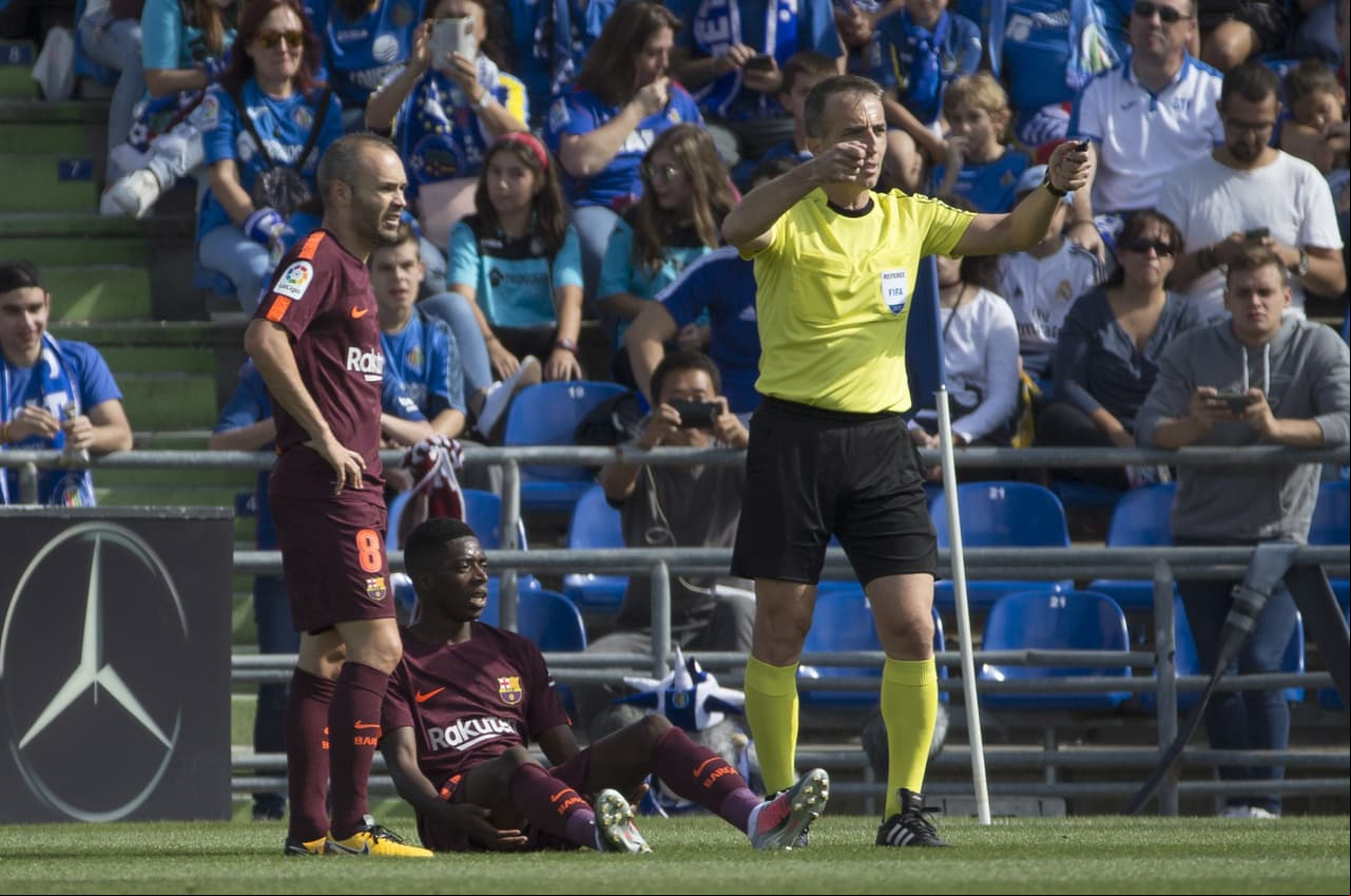 Al minuto 29, el joven francés no pudo más por un problema muscular y le dio su lugar Gerard Deulofeu.