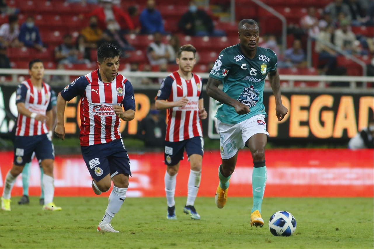 Wiliam Tesillo, Elías Hernández y Santiago Colombattose encargan de batir a Toño Rodríguez, le dan la victoria 0-3 a León sobre Chivas y consiguen mantener su segunda posición en la tabla.
