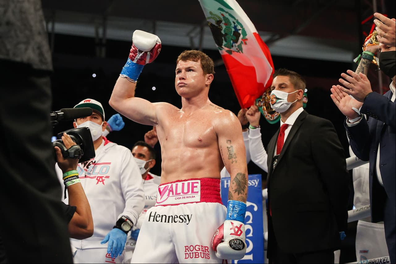 Saturday, February 27, 2021, Miami, Florida; (L-R) Saul -Canelo- Alvarez (MEX) vs Avni Yildirim (TUR) during the fight for the WBC, WBA, Ring magazine Super middleweight world titles, at Hard Rock Stadium in Miami. <br><br> Sabado 27 de febrero de 2021, Miami, Florida; (I-D) Saul -Canelo- Alvarez (MEX) vs Avni Yildirim (TUR) durante la pelea por los titulos mundiales de peso super mediano de WBC, WBA, Ring magazine, en el Hard Rock Stadium de Miami.