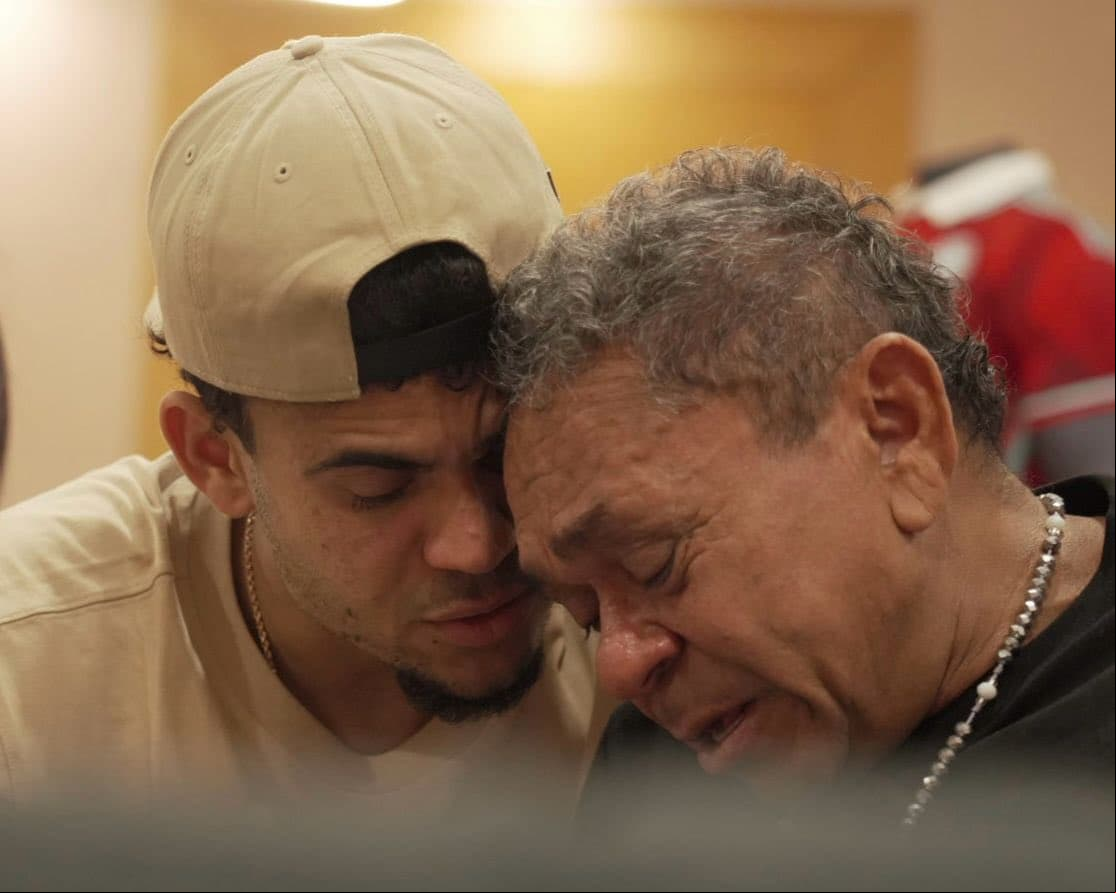 Emotivo reencuentro de Luis Díaz con su padre en Colombia