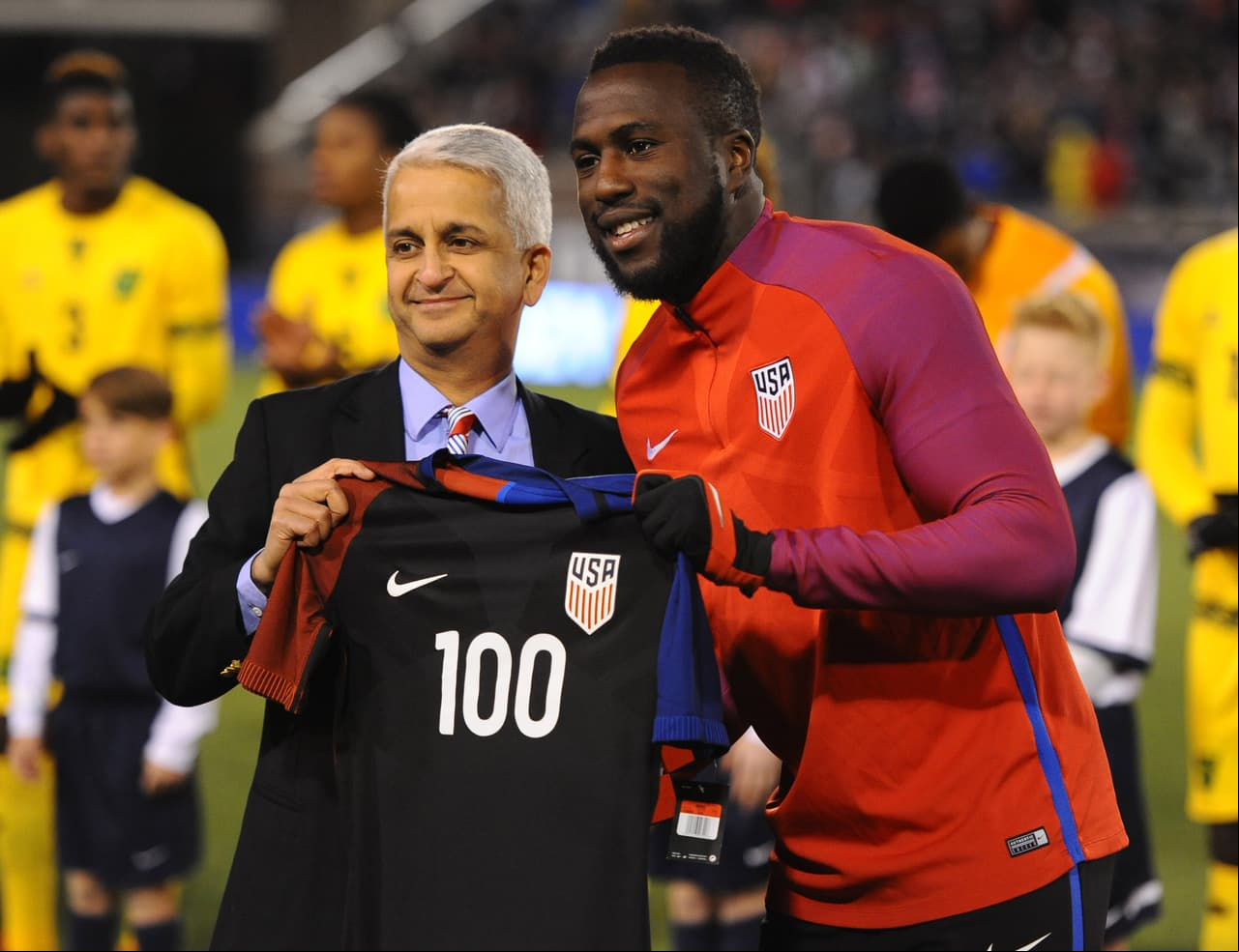 Su gran paso por Toronto le ha significado a Altidore su continuidad con la selección de Estados Unidos. Con apenas 27 años de edad, el atacante ya ha jugado 100 partidos para su selección nacional.