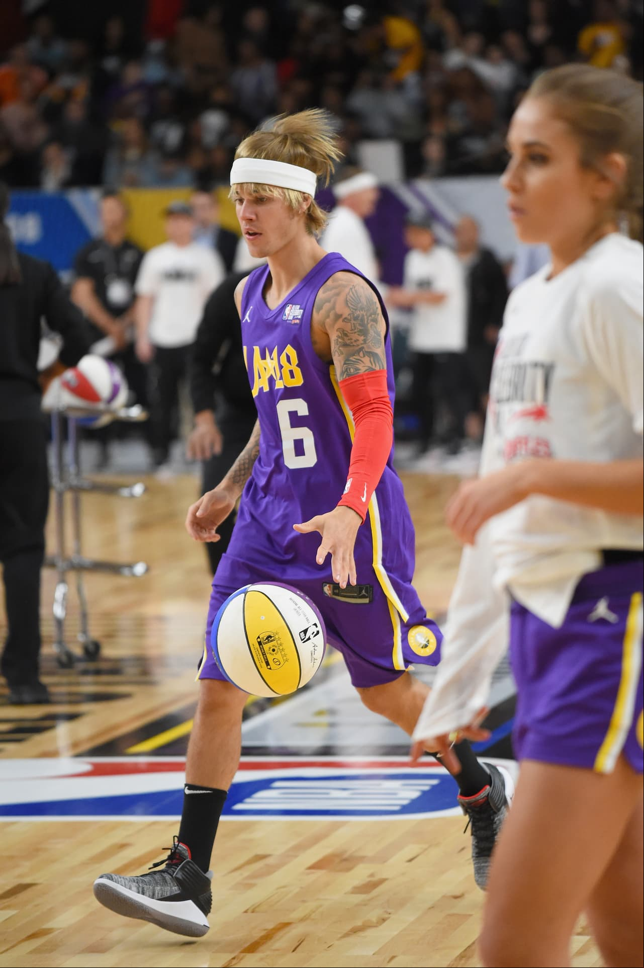 El deporte favorito de Justin Bieber es el básquetbol y es el que más se le ve practicar y disfrutar como espectador en NBA.