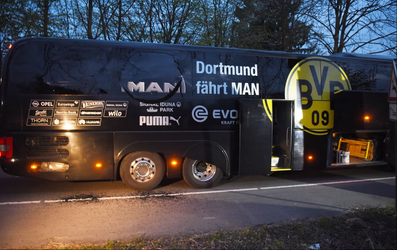 Tras sopesar la situación, el Borussia Dortmund, la Policía local y la UEFA decidieron que el partido se jugaría el miércoles 12 de abril en horas de la tarde. Todos los aficionados con boletos para el horario normal podrán entrar.