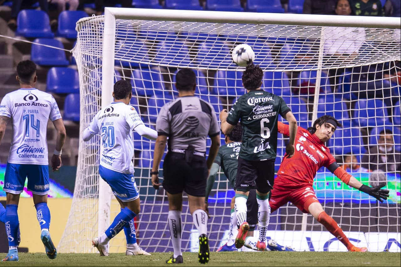El Estadio Cuauhtémoc presenció un partido entretenido y dramático entre Puebla y Santos Laguna como parte de la Jornada 11.