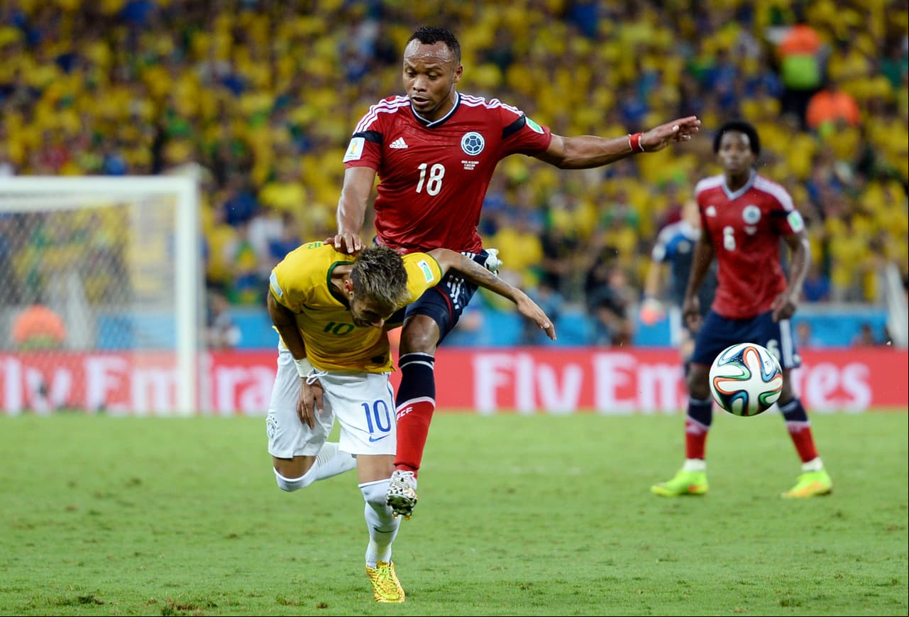 Ni siquiera el hecho de que en realidad fue lesionado en los cuartos de final de Brasil 2014 fue suficiente para quitarle el estigma a Neymar por simular o exagerar. Su talento pasa a un segundo plano.