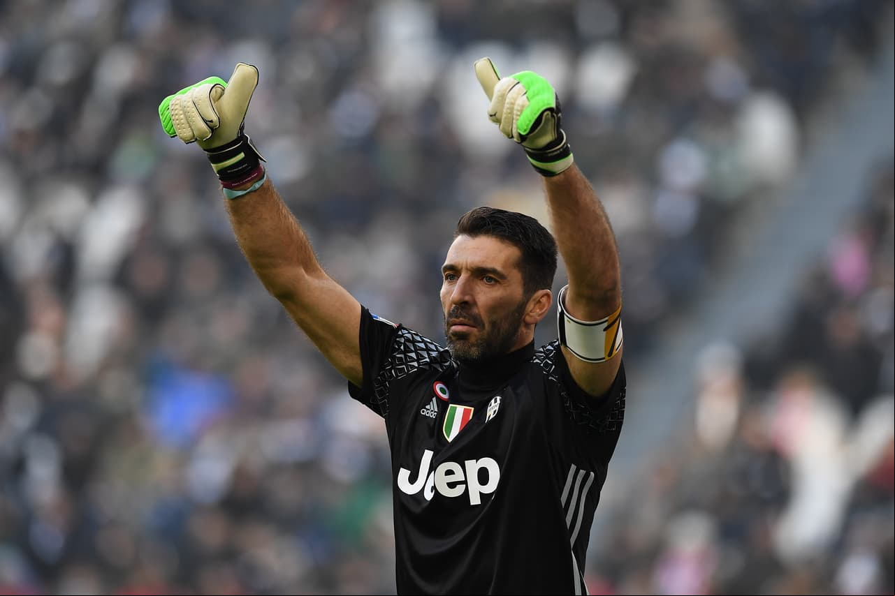 Gianluigi Buffon es y ha sido el dueño del arco de Italia, con la que ha asistido a cinco mundiales a sus 39 años de edad.