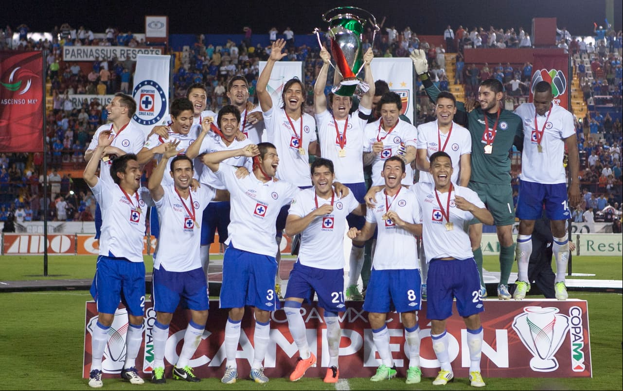 Clausura 2013 - también en penales, el Cruz Azul acabó con 16 años de sequía de títulos venciendo al Atlante en la gran final.