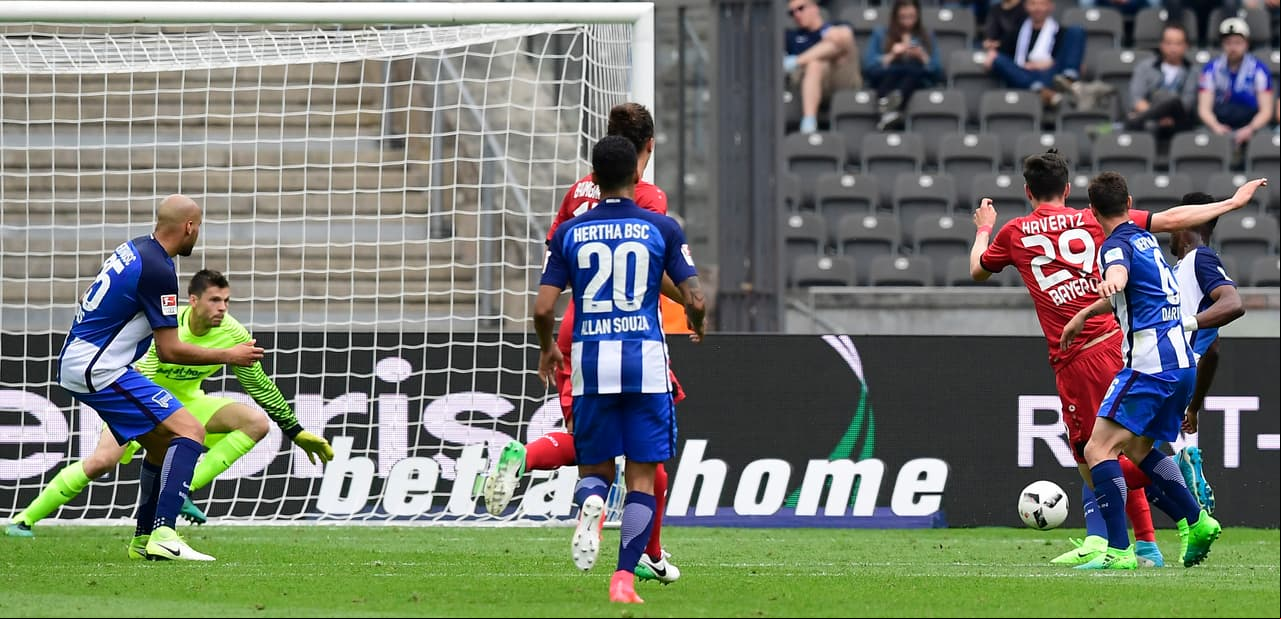 Sin embargo, Bayer Leverkusen tuvo una jornada inspirada y agrandó la ventaja al punto de terminar el primer tiempo 3-0 arriba.