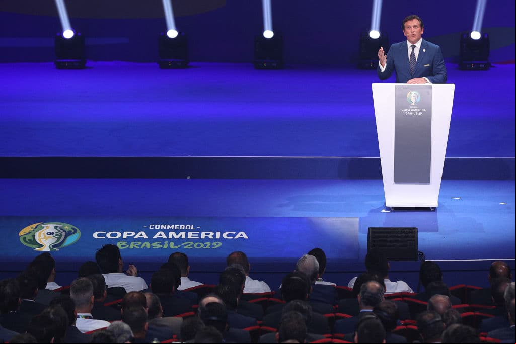 El primero en aparecer en escena fue Alejandro Domínguez, presidente de la Confederación Sudamericana de Fútbol (Conmebol).