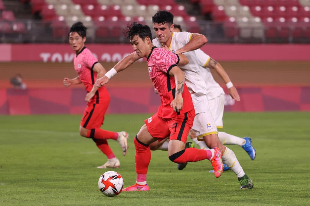 Corea del Sur golea a Rumania 4-0 durante la segunda fecha del futbol varonil en Juegos Olímpicos. Lee sumó un doblete a la escuadra coreana, mientras que Um y Marin ayudaron a la victoria.