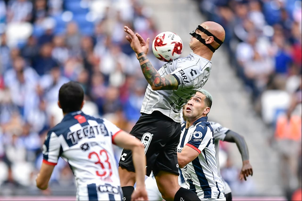 Ariel Nahuelpán brindó un gran partido y fue clave para el triunfo de Querétaro ante el campeón Monterrey.