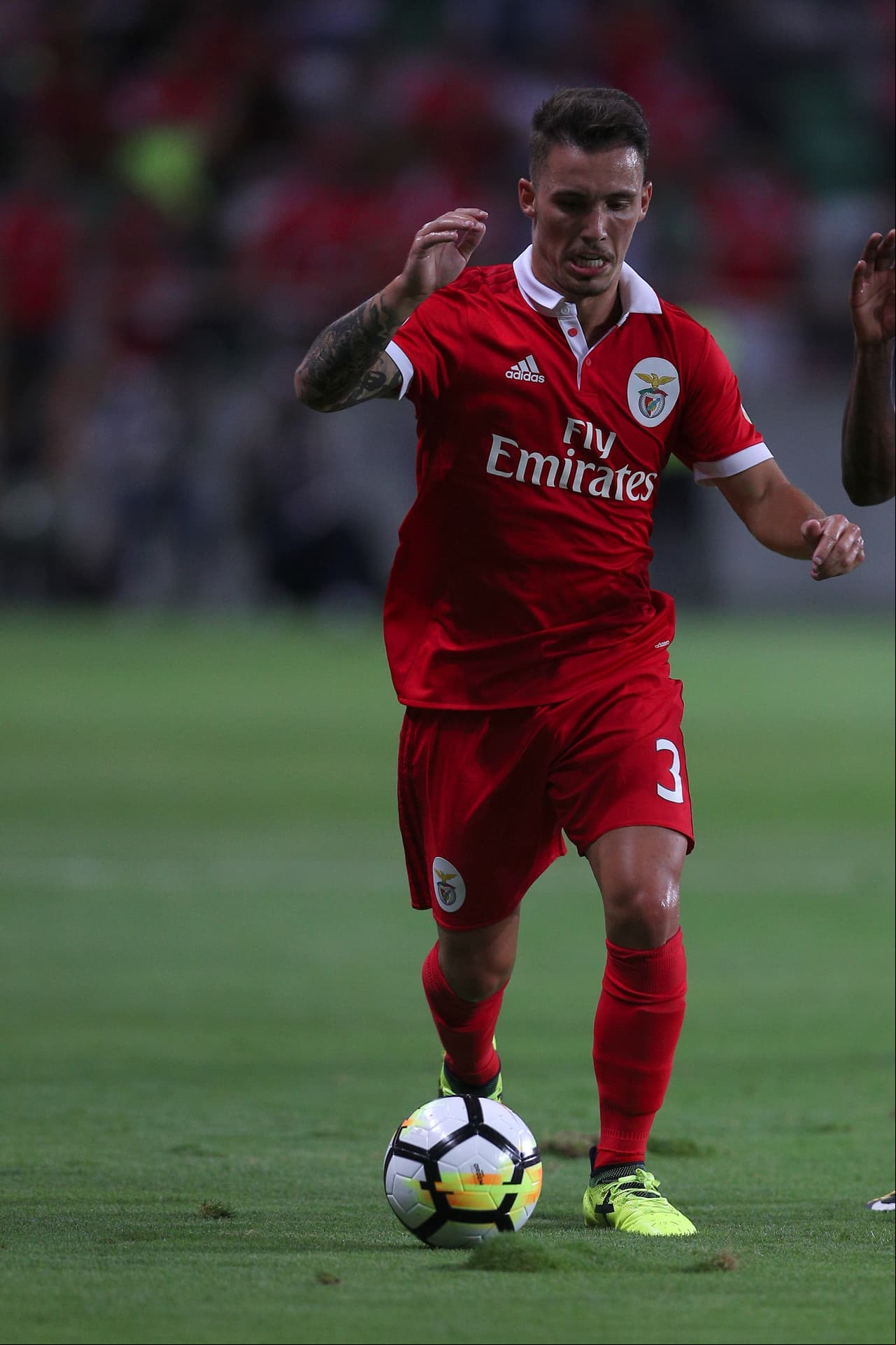 El español Alejandro Grimaldo, surgido de La Masía del Barcelona, es de los pocos del Benfica que se salvan en esta temporada. Napoli y Liverpool son los equipos que más fuerte suenan para quedarse con él.