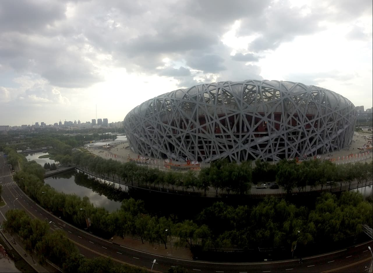 El estadio Nido de Pájaros en China también es irado por su diseño al que hace alusión su nombre. Fue el principal escenario de los Jugos Olímpicos Pekín-2008 y tiene capacidad para 91 mil personas.