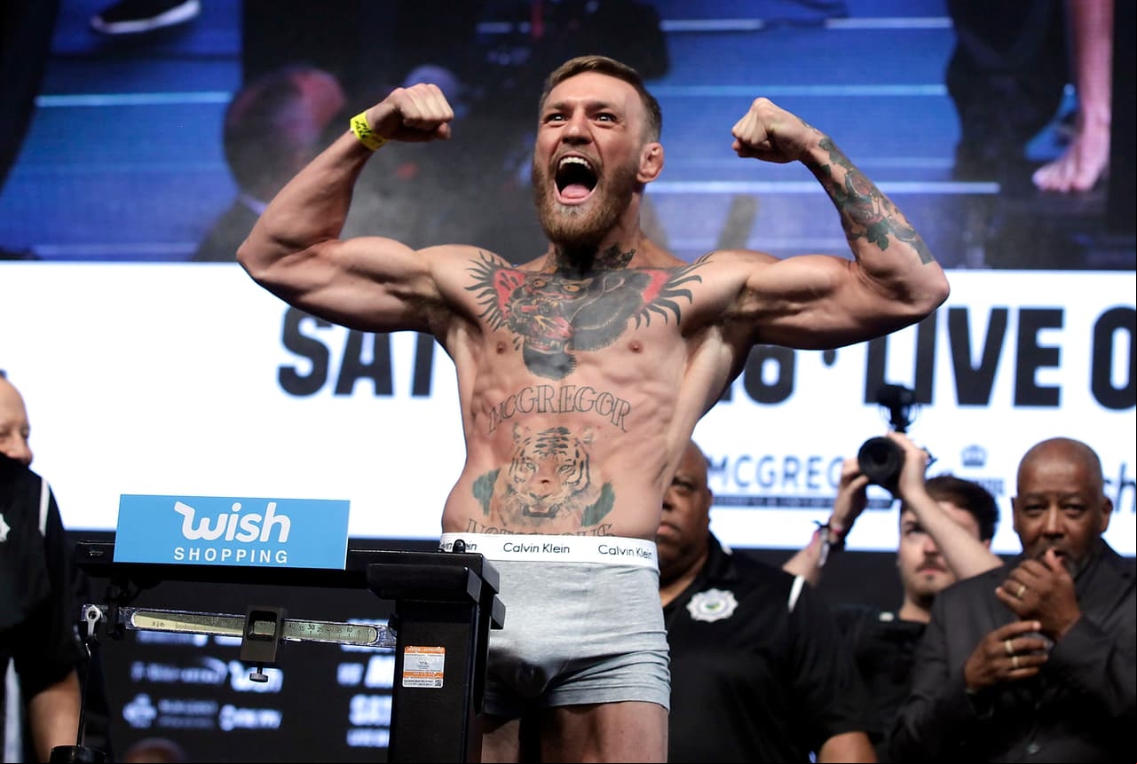 Conor McGregor detuvo la báscula en 153 libras, teniendo una ligera ventaja de peso previo al combate.