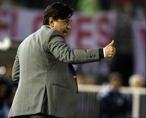 El 'Muñeco' termina contrato con River en diciembre de 2017 lo que complicaría su llegada en este momento aunque cuenta con el apoyo de la AFA en caso de que le interese tomar el reto.