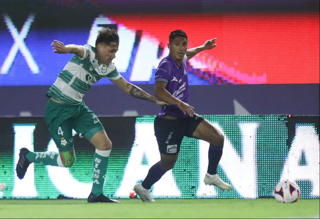 Los de Almada presionaron hacia el final del juego, pero no llegó el tanto que les diera los tres puntos en El Kraken. Santos retiene temporalmente el liderato con 7 unidades, mientras que el conjunto de Tomás Boy llegó a 4 puntos. Mazatlán recibirá a Pachuca y Santos hará lo propio con las Águilas del América en la cuarta fecha de la competición.