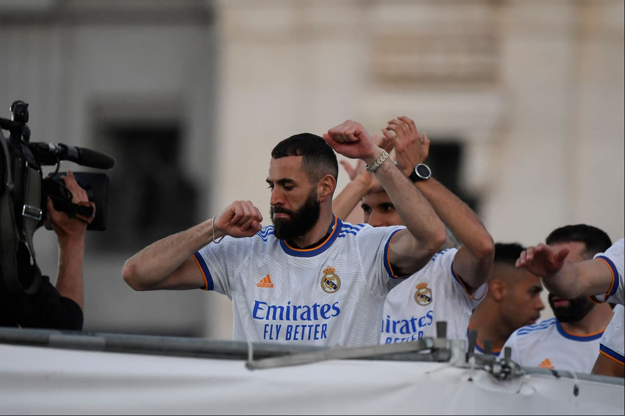 Miles de fanáticos del Real Madrid inundaron las calles de la capital española para festejar en grande el título 14 de la Champions League y el título 36 de LaLiga en un doblete histórico para la afición merengue que se coronó en Cibeles y en el Santiago Bernabéu.