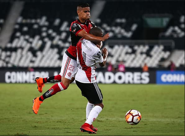 Jugador de River perdió un diente ante Flamengo en Copa Libertadores