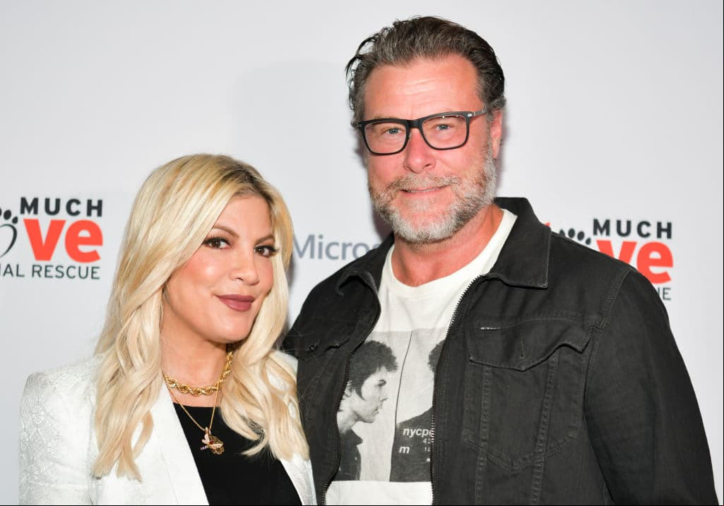 Dijo que su esposo, el chef Dean McDermott, en realidad experimenta mucho con ositos de goma; su creación de dulces favorita es su ensalada de ositos de goma.