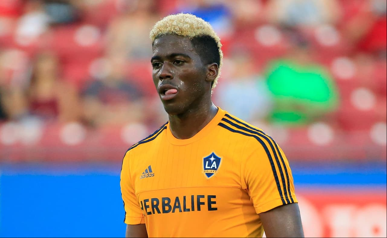 Gyasi Zardes (LA Galaxy) – Joven promesa que puede ser utilizado en varias posiciones en la línea de ataque. Contribuyo con una importante cuota goleadora en la conquista de la Copa MLS 2014. Tiene todo para triunfar en selección.