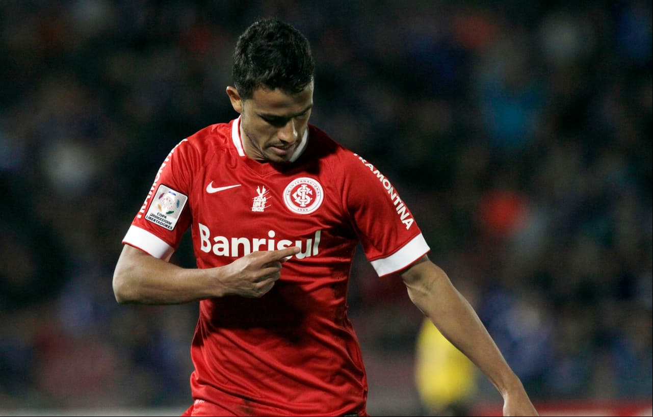 El atacante brasileño Nilmar, de 33 años, ya no interesó en el Santos de su país y quedó inactivo en una carrera que ni en la liga local logra sobresalir.