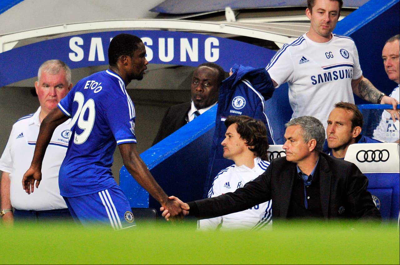 En el 2013 la empresas mineras del dueño del Anzhi caen en la bancarrota y Eto'o es vendido al Chelsea, donde se reencuentra con José Mourinho.