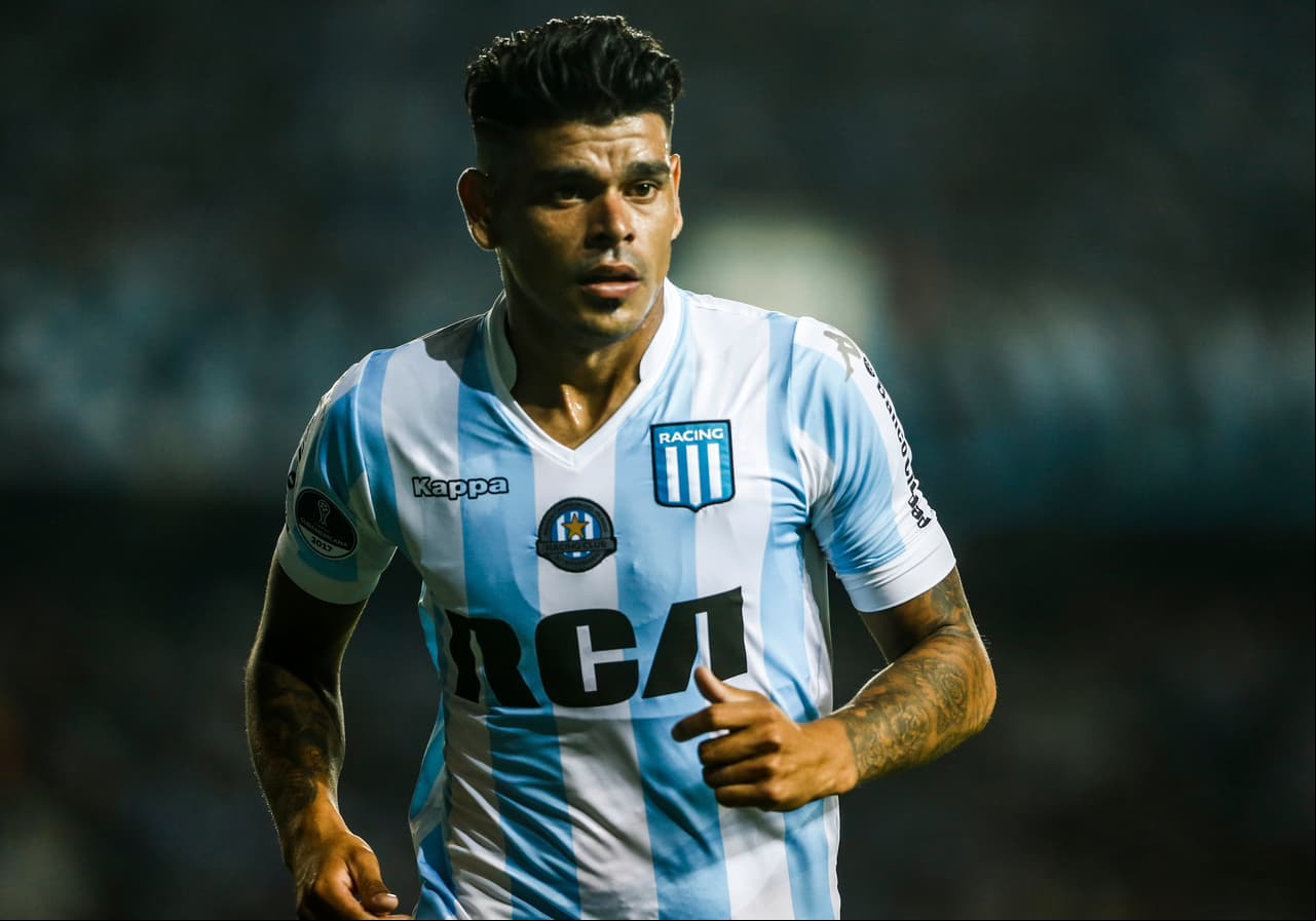 Según los trascendidos, el argentino Gustavo Bou (Racing) se acercaba a Xolos, pero ahora se dice que en el América también lo estarían siguiendo.