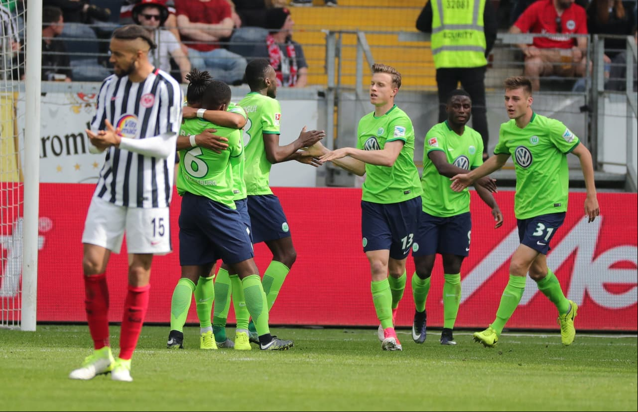 Didavi y Mario Gómez fueron los encargados de los goles en esta jornada para el Wolfsburgo, que con estos 3 puntos llegó a 36, sacándole 3 de ventaja al Ingolstad que igualó 1-1 con el Bayer Leverkusen. Por su parte, el Eintracht se quedo en 41 puntos a 4 de la zona de Europa League, a la espera de los resultados del Schalke, Werder Bremen y Friburgo.