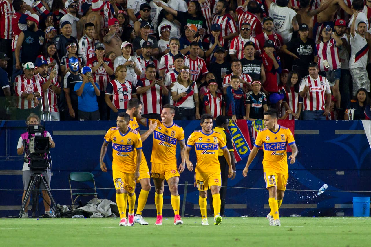 El chileno Eduardo Vargas recibió un gran pase de espuela de Gignac y de pierna izquierda definió al palo más lejano de Cota.