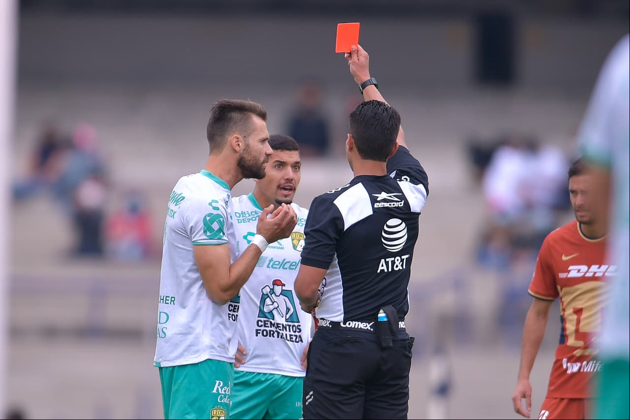 La UNAM se queda con el triunfo sobre León 2-1 durante la Jornada 5 del Torneo de Clausura de la Liga MX. Santiago Colombatto abrió el marcador para la visita al minuto 20’, pero José Rogério de Oliveira (24’) y Arturo Ortiz (45+2’) le dieron el triunfo a los Universitarios en casa.