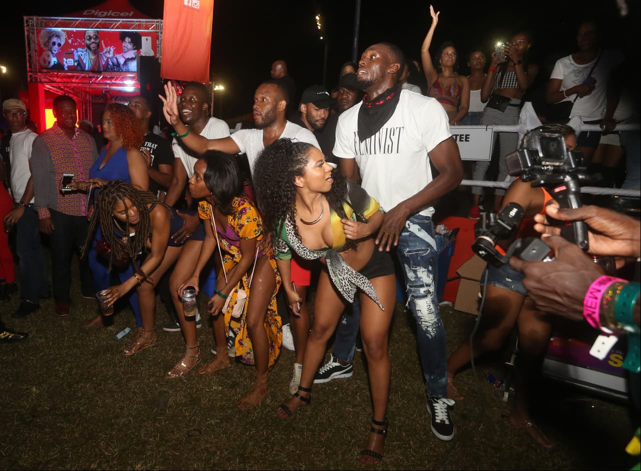 El múltilple campeón Olímpico y leyenda del atletismo (100 y 200 metros planos) fue invitado especial al carnaval de Puerto España, en Trinidad y Tobago. Bolt hizo parte activa de la fiesta Tribe's Ignite, característica del festival trinitario. Se nota que mal no la pasó en la isla caribeña.
