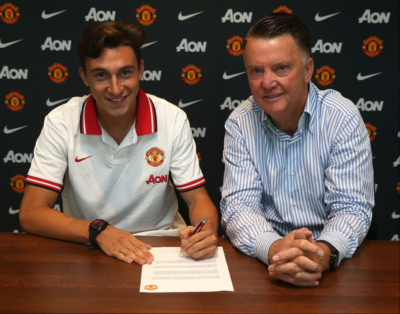 El lateral italiano Matteo Darmian costó 29 millones de dólares y llegó procedente del Torino de la Serie A.