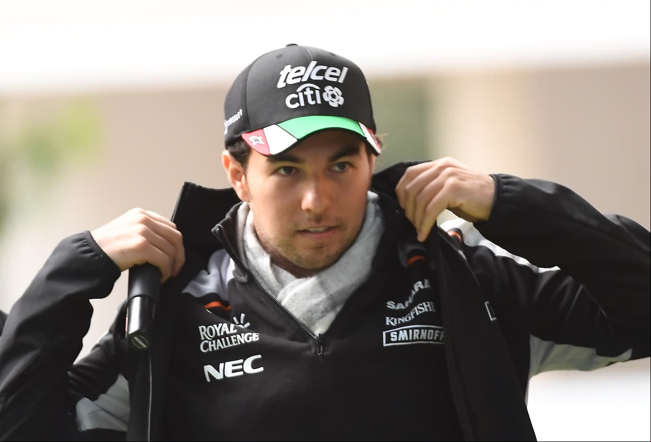 El piloto Sergio 'Checo' Perez de la escudería Sahara India Force Mexican llega a una conferencia de prensa en la Ciudad de Mexico, el 26 October 26, 2016 previa al Gran Premio de Mèxico de Fórmula 1.