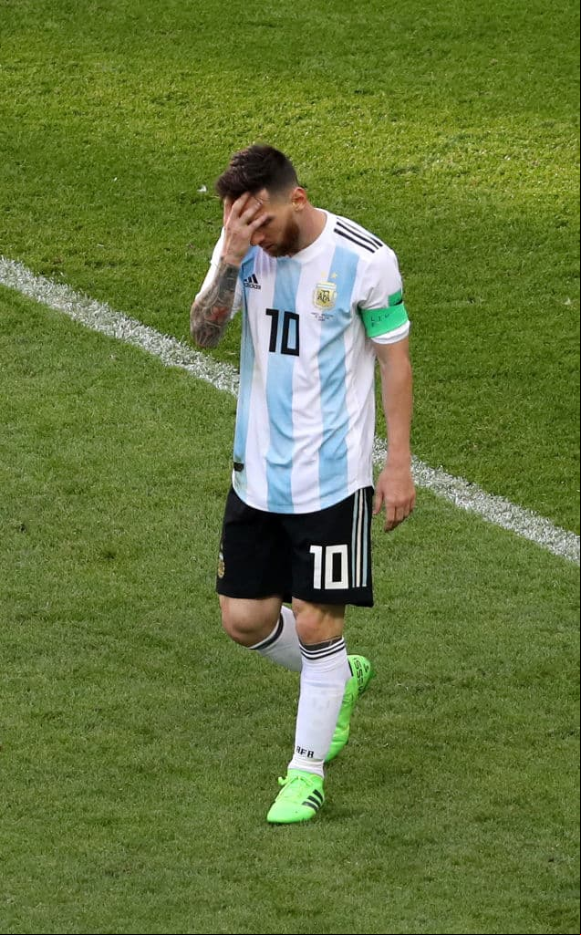 La derrota fue inmimente y en el 4-2 a Messi se le veía el semblante caído.