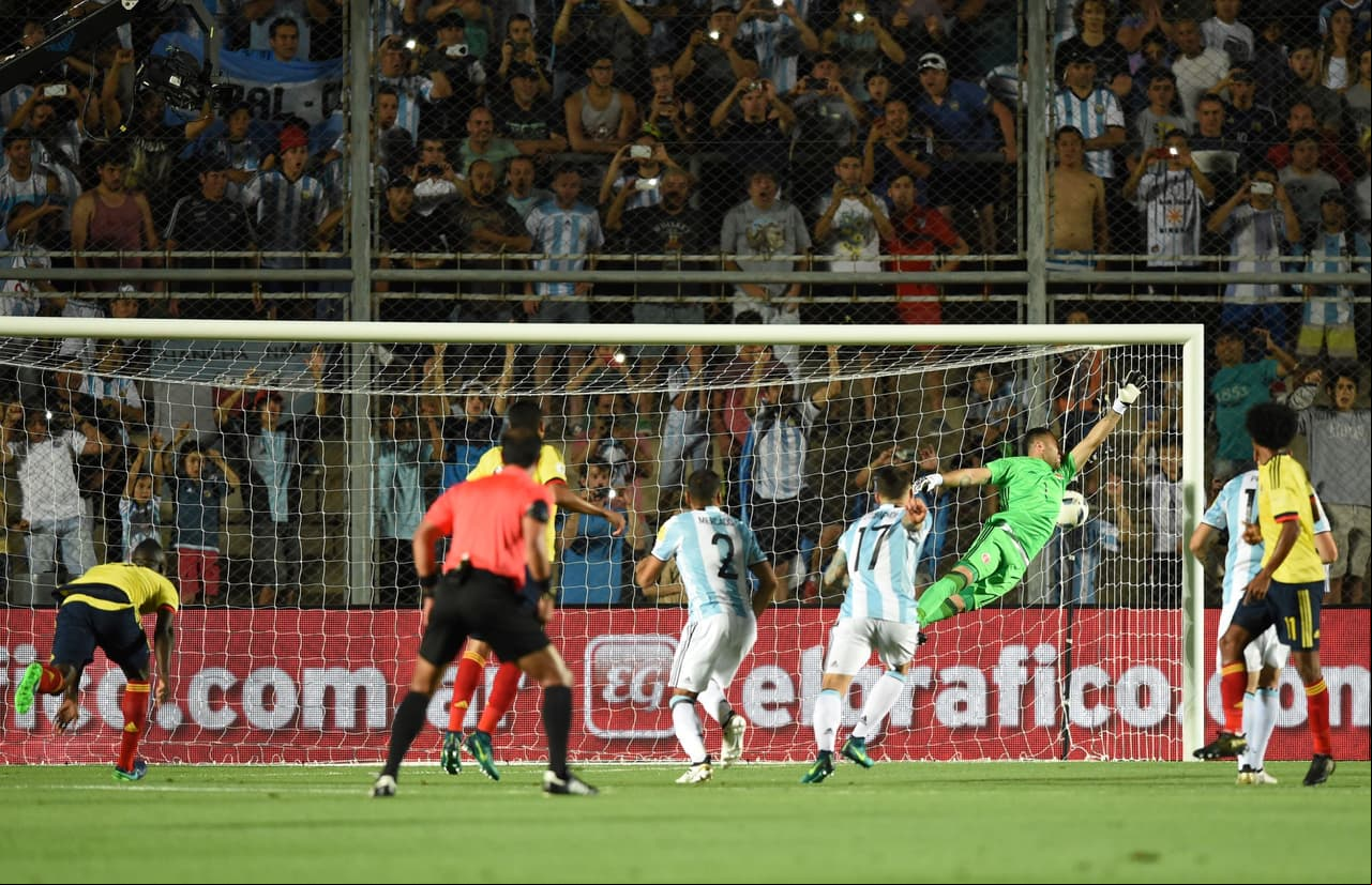 Los números confirmarían esa teoría pues de 18 puntos posibles contra Brasil, Uruguay y Argentina, la selección de Colombia apenas sumó dos, con 4 goles a favor y 11 en contra.